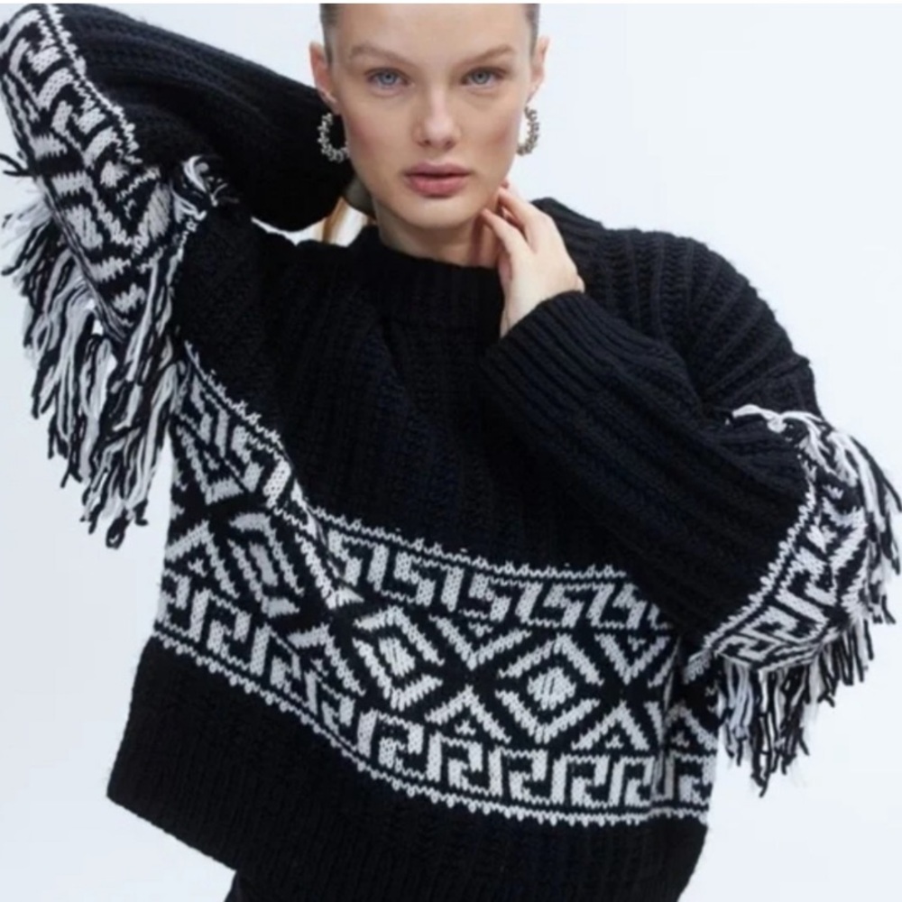 H&M Black and White Geometric Women's fringe Sweater